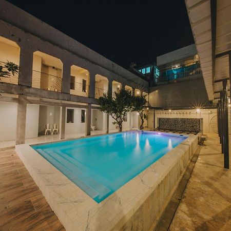 Hotel October Phuket Kültér fotó