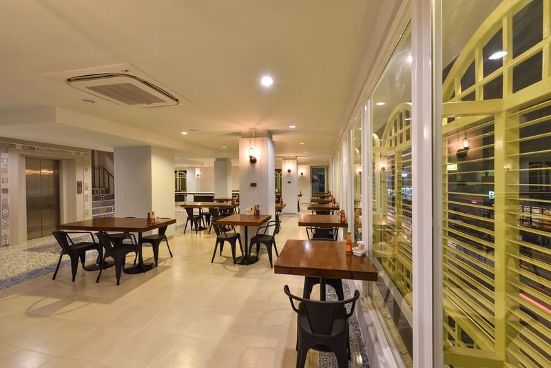 Hotel October Phuket Kültér fotó