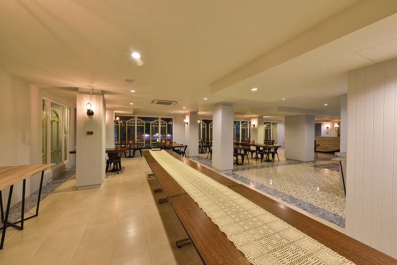 Hotel October Phuket Kültér fotó