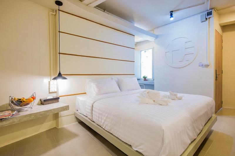 Hotel October Phuket Kültér fotó