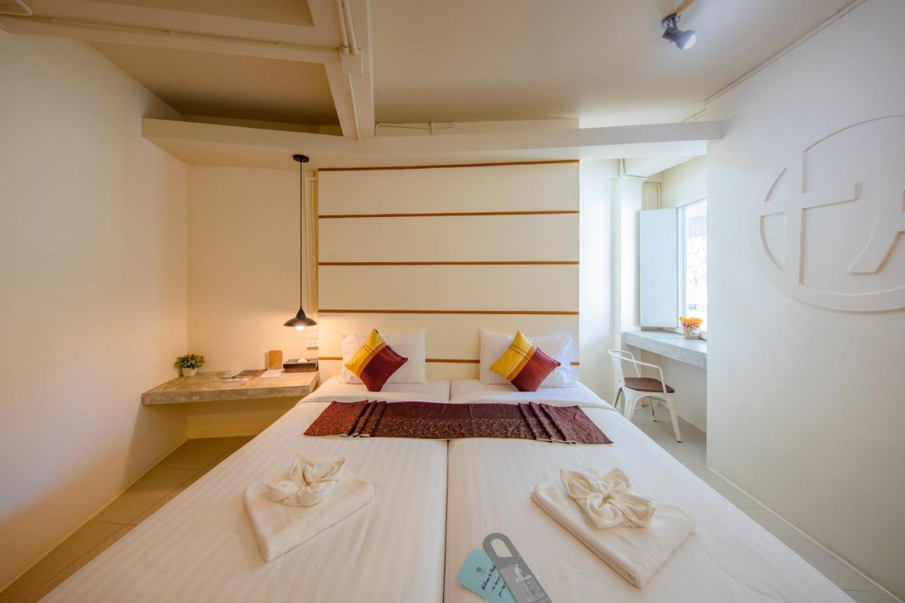 Hotel October Phuket Kültér fotó